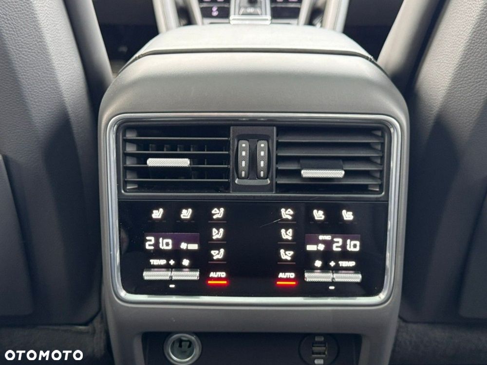 Porsche Cayenne Turbo - 25