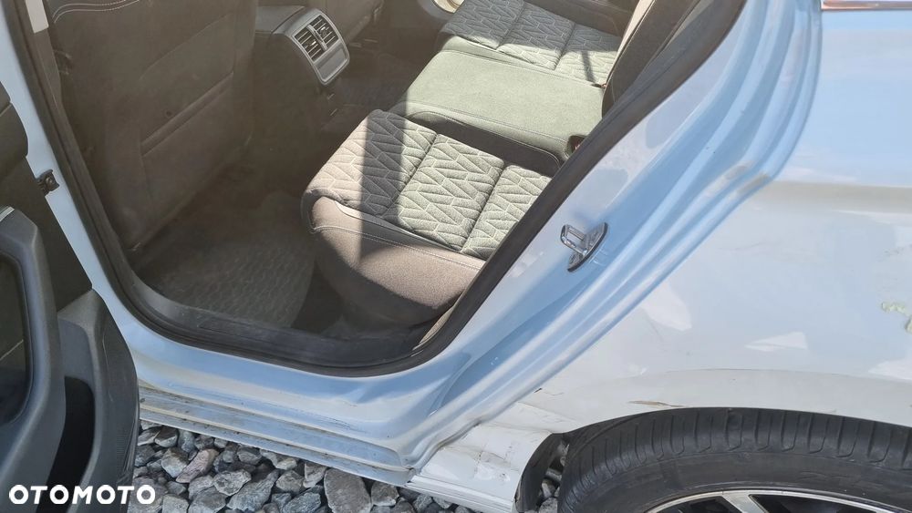 Volkswagen Passat - 21