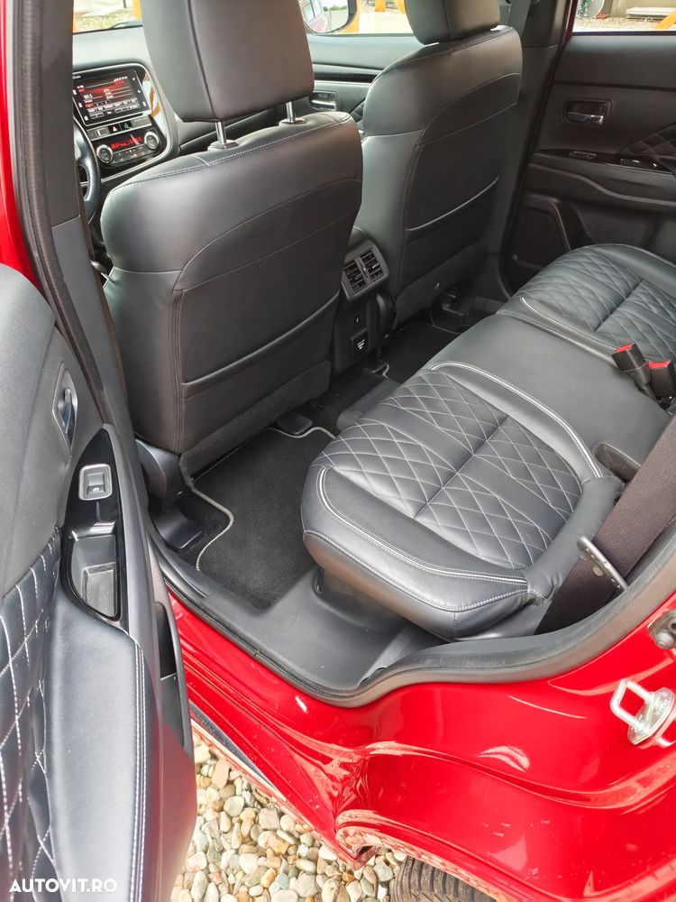 Mitsubishi Outlander PHEV 2.4 L 4X4 Instyle+ - 15