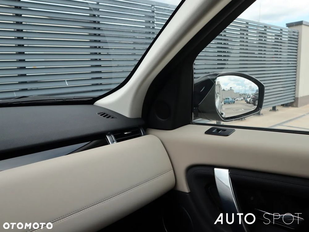 Land Rover Discovery Sport 2.0 D200 mHEV R-Dynamic SE - 35