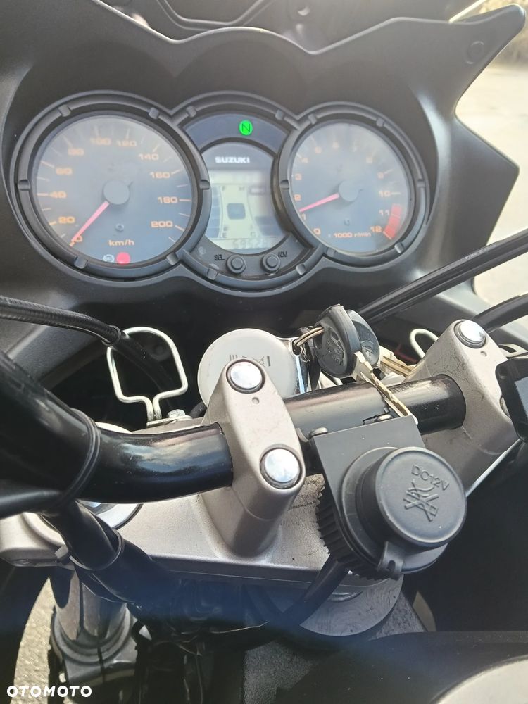 Suzuki V-STROM - 8