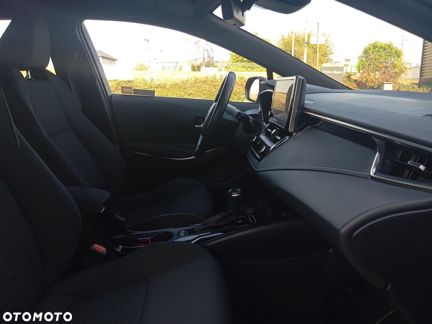 Toyota Corolla 1.8 Hybrid Comfort - 13