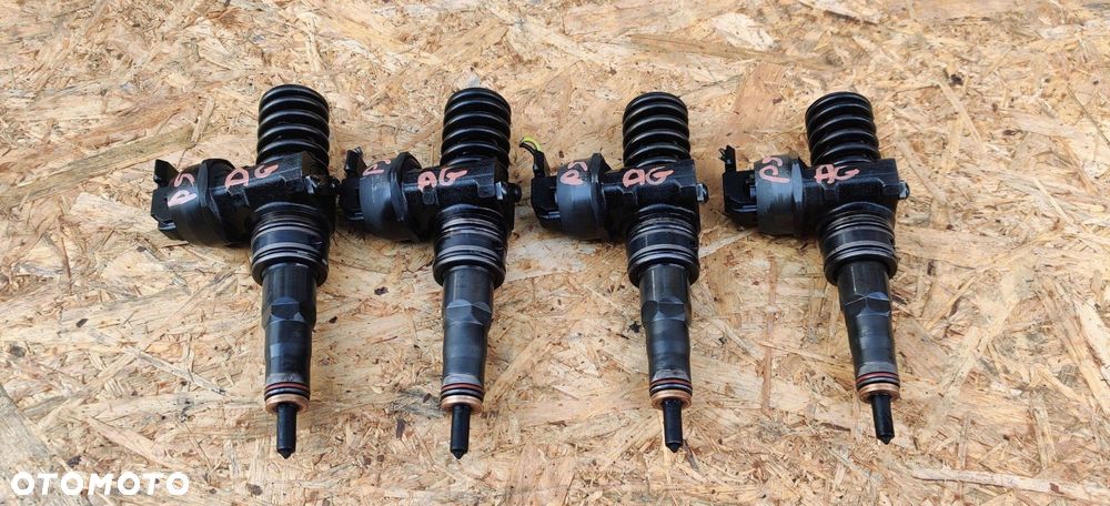 Seat Altea 1.9 GOLF V Wtryskiwacz paliwa 038130073AG POMPOWTRYSK - 1