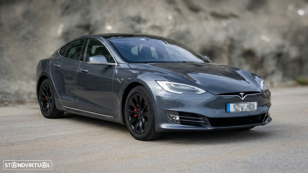 Tesla Model S - 3