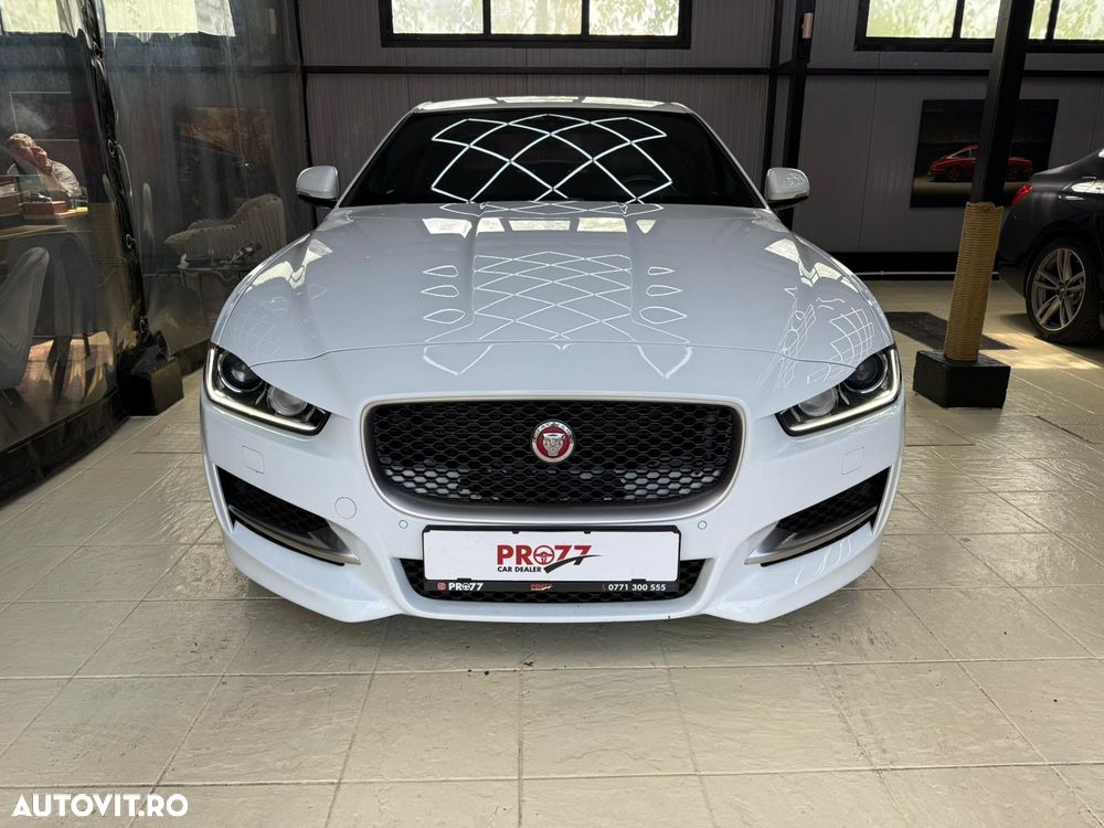 Jaguar XE 2.0 AWD R-Sport - 3