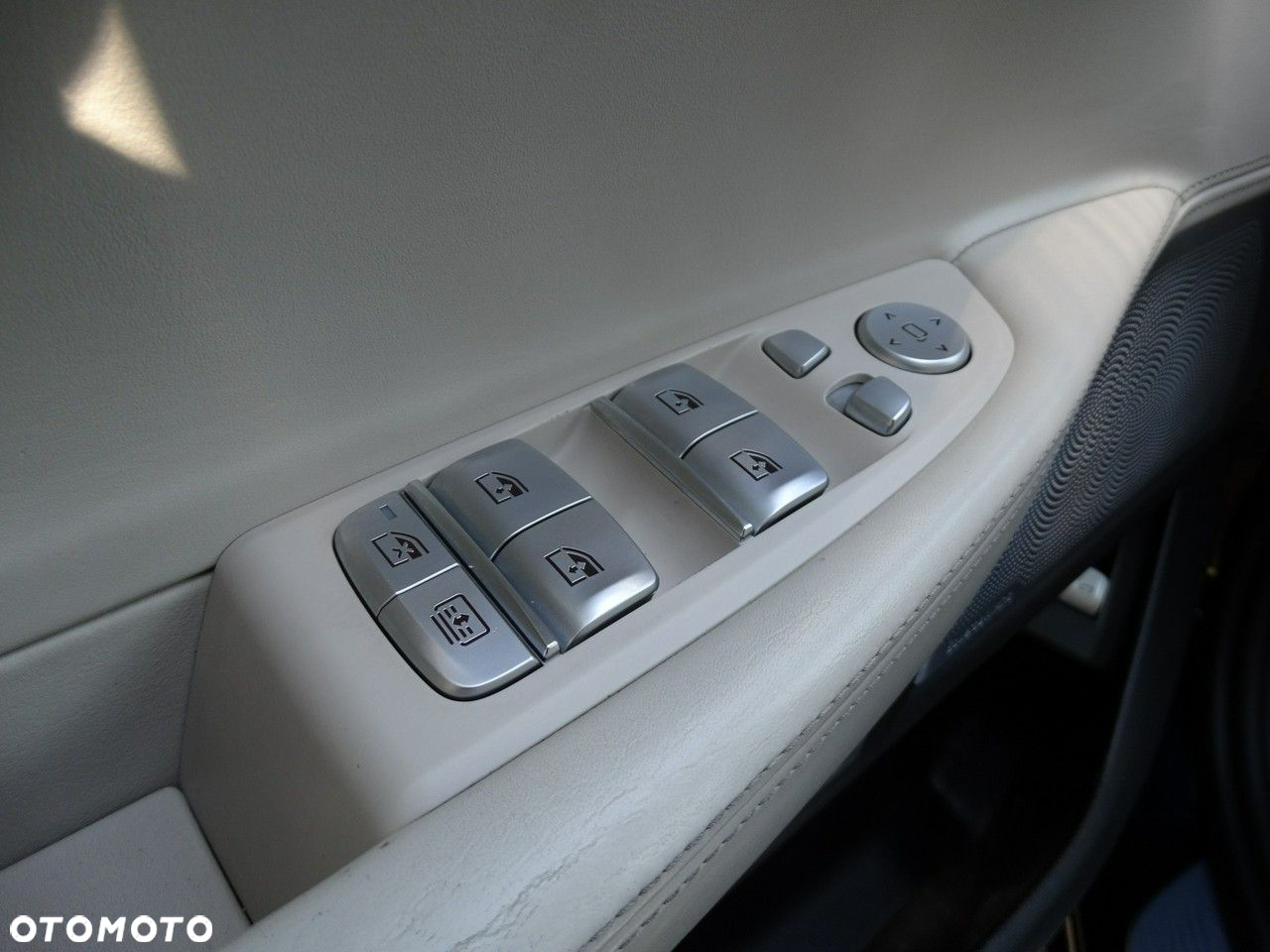 BMW Seria 7 750Li xDrive - 22