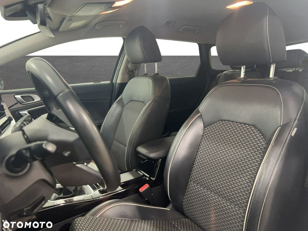 Kia Ceed 1.5 T-GDI Business Line Plus - 17