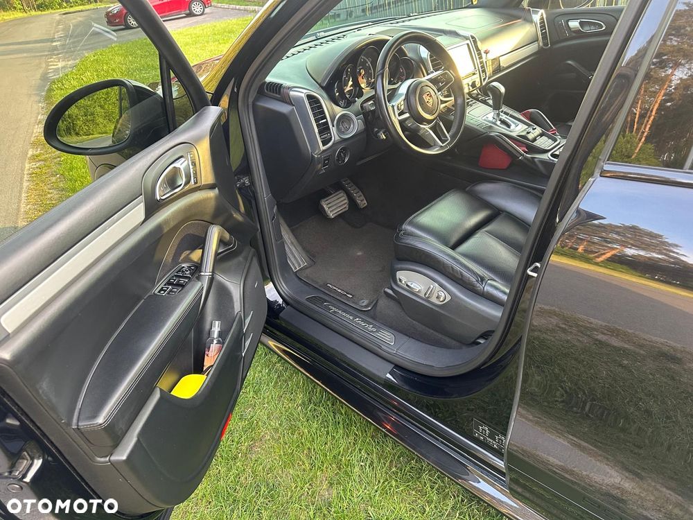 Porsche Cayenne Turbo - 25