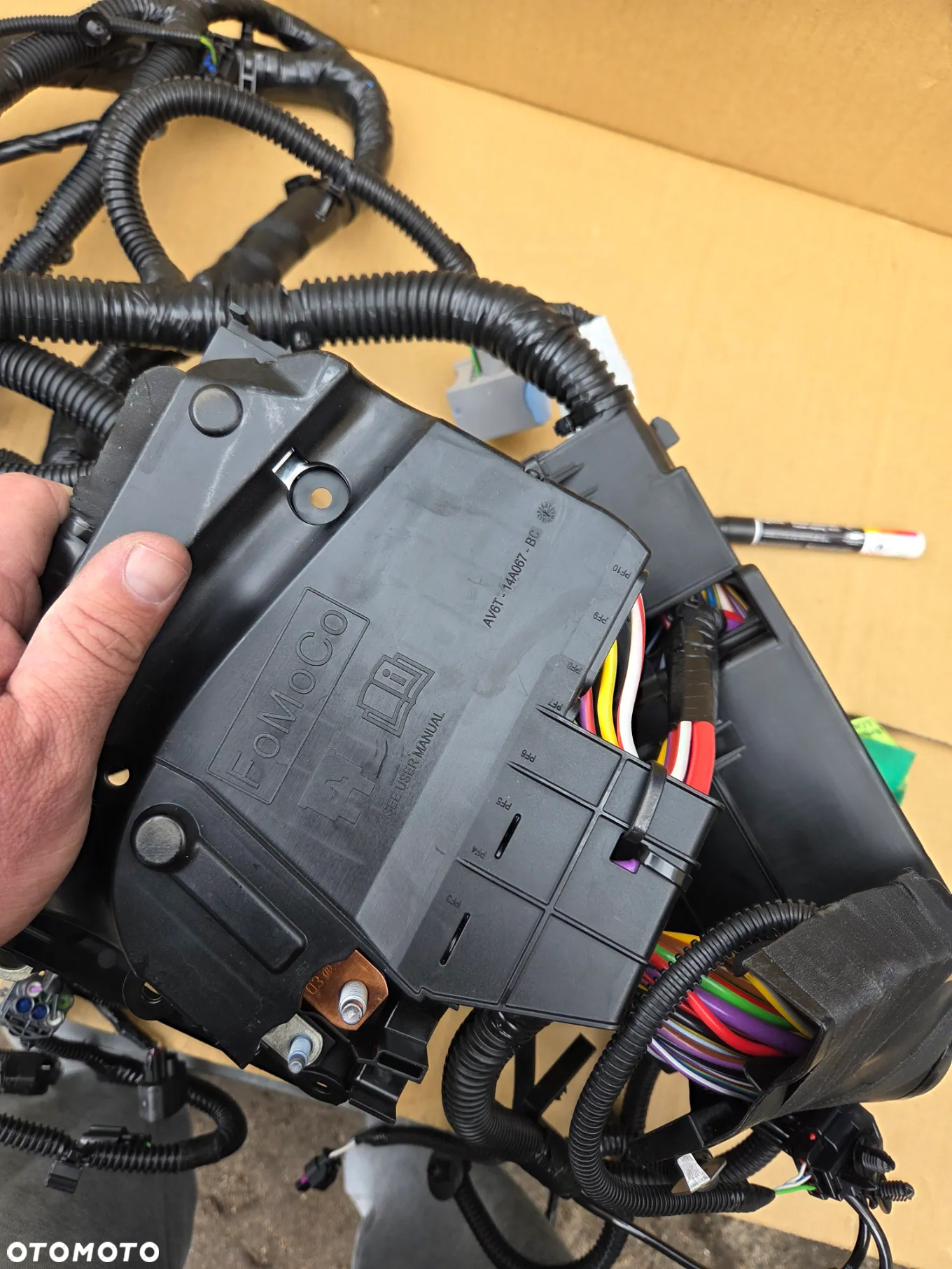 wiązka instalacja Ford C-Max II C344 2058234 F1DT-14K733-BRG AV6T-14A067-AD F1DZ-14290-W skrzynka bezpieczników BSI - 11