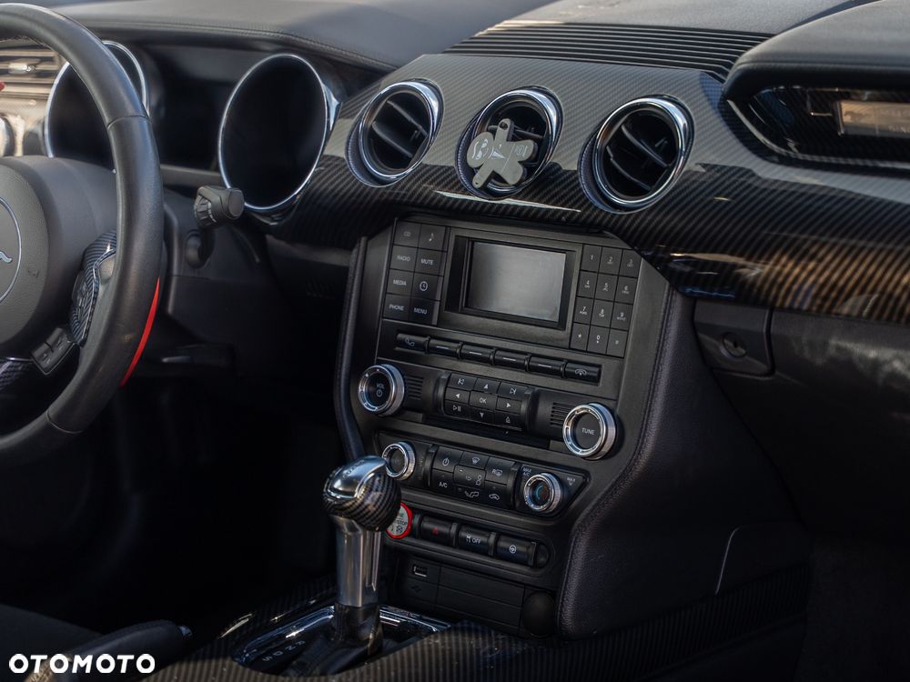 Ford Mustang 5.0 V8 GT - 10