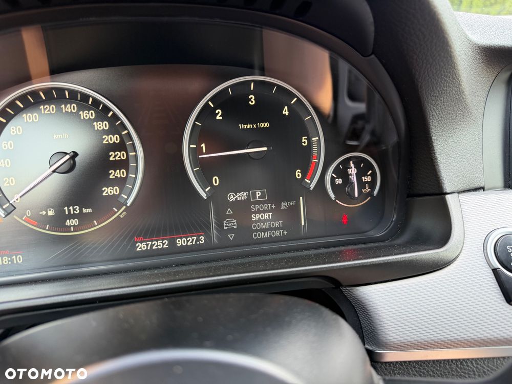 BMW Seria 5 525d Sport-Aut - 28