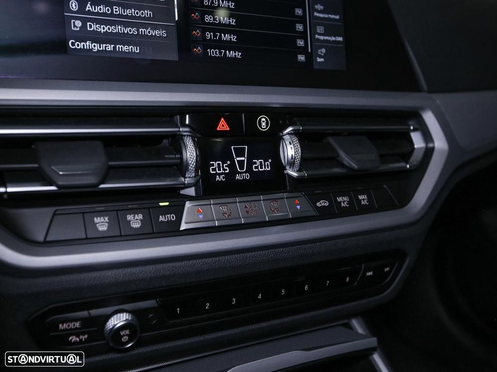 BMW 318 d Touring Auto - 25