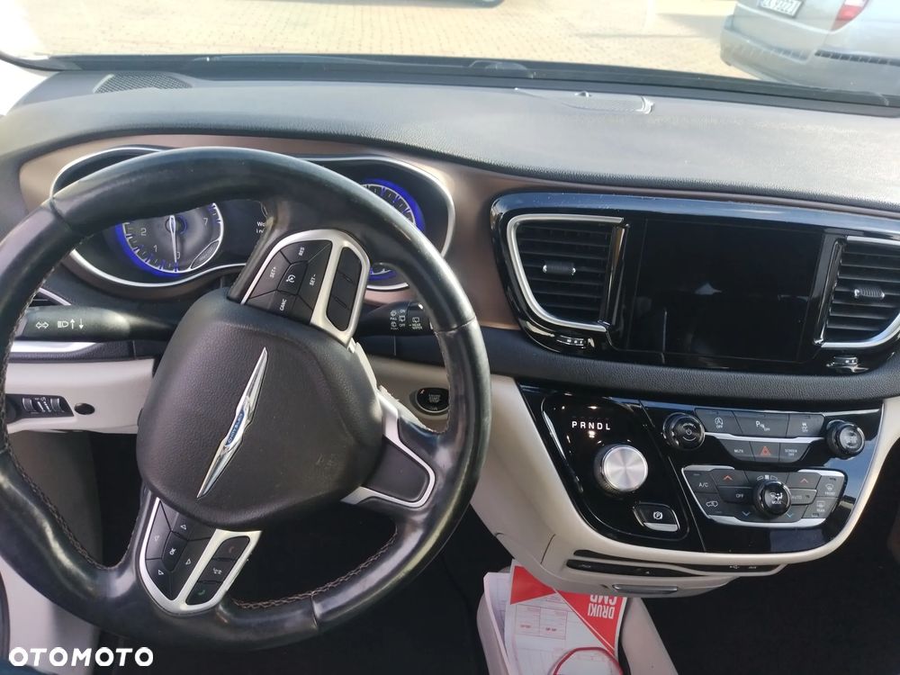 Chrysler Pacifica - 6