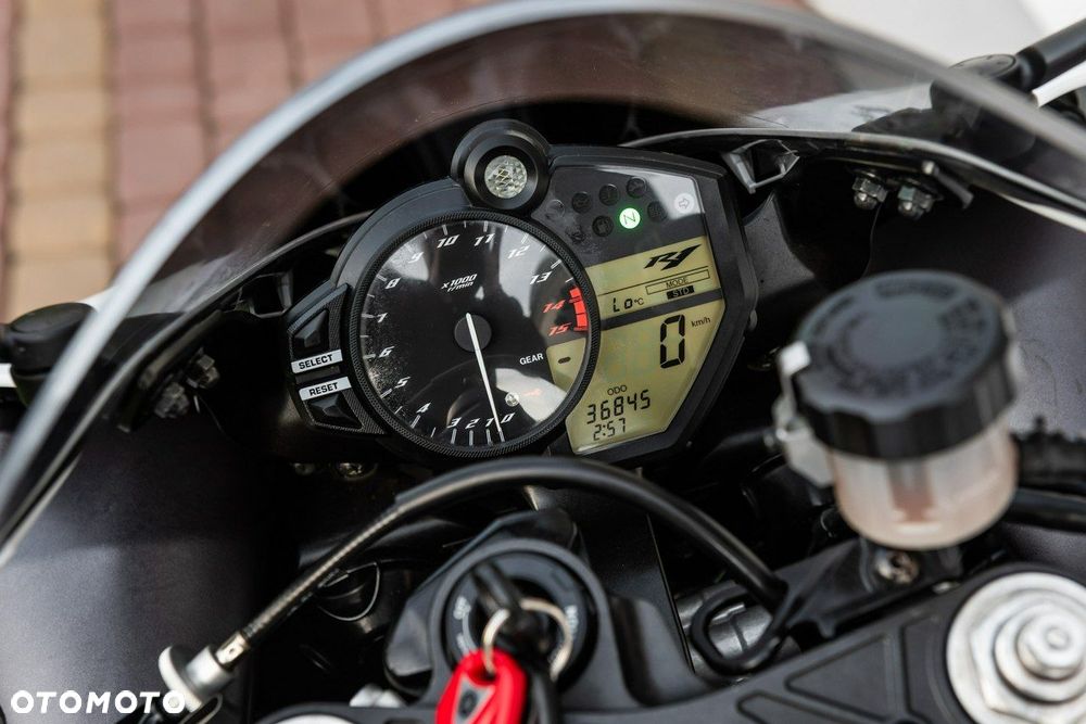 Yamaha R1 - 9