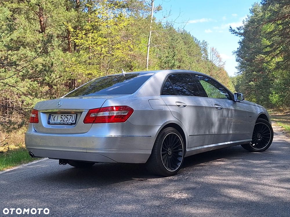 Mercedes-Benz Klasa E 200 CGI BlueEFFICIENCY 7G-TRONIC Elegance - 27