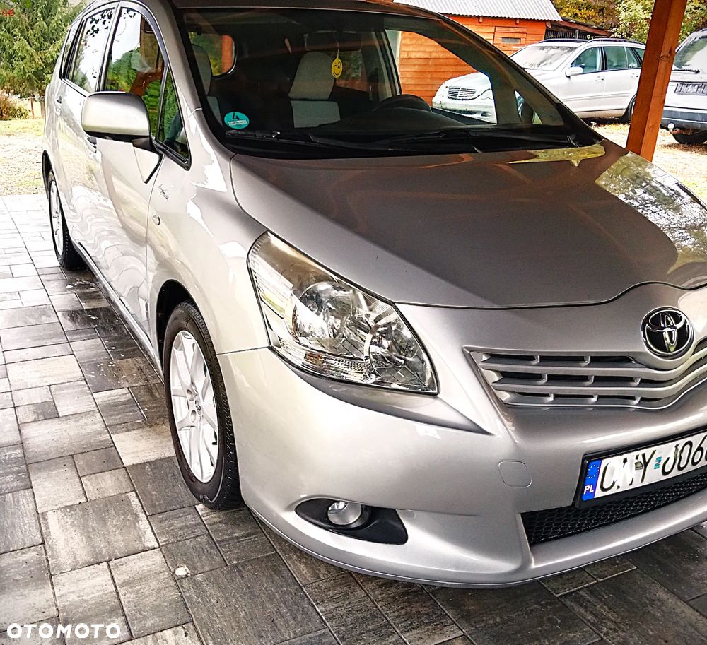 Toyota Verso 2009 photo 2