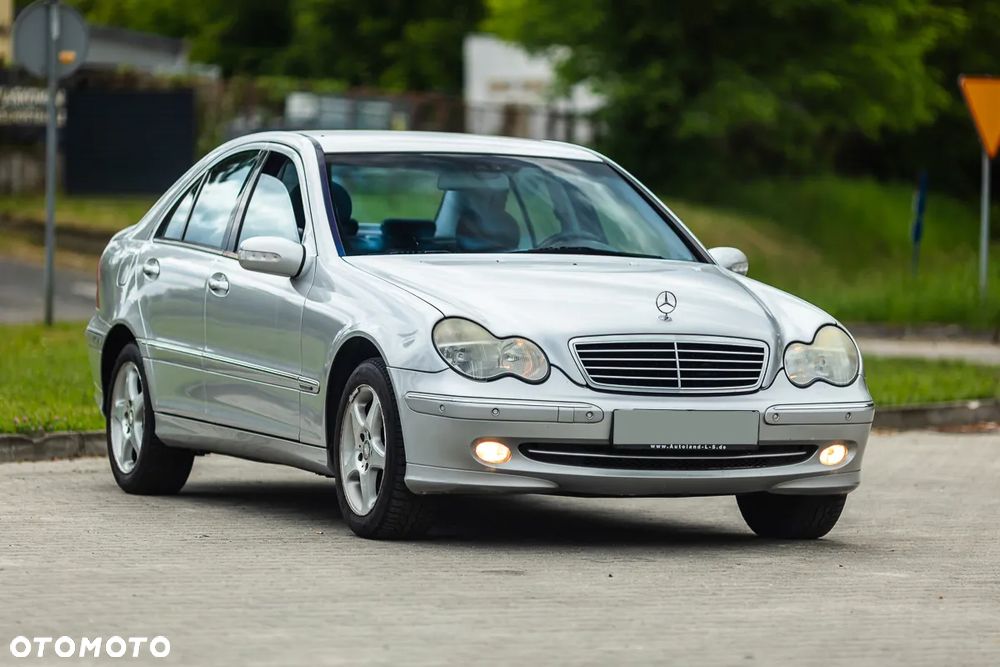 Mercedes-Benz Klasa C 240 Avantgarde Sport Edition - 9