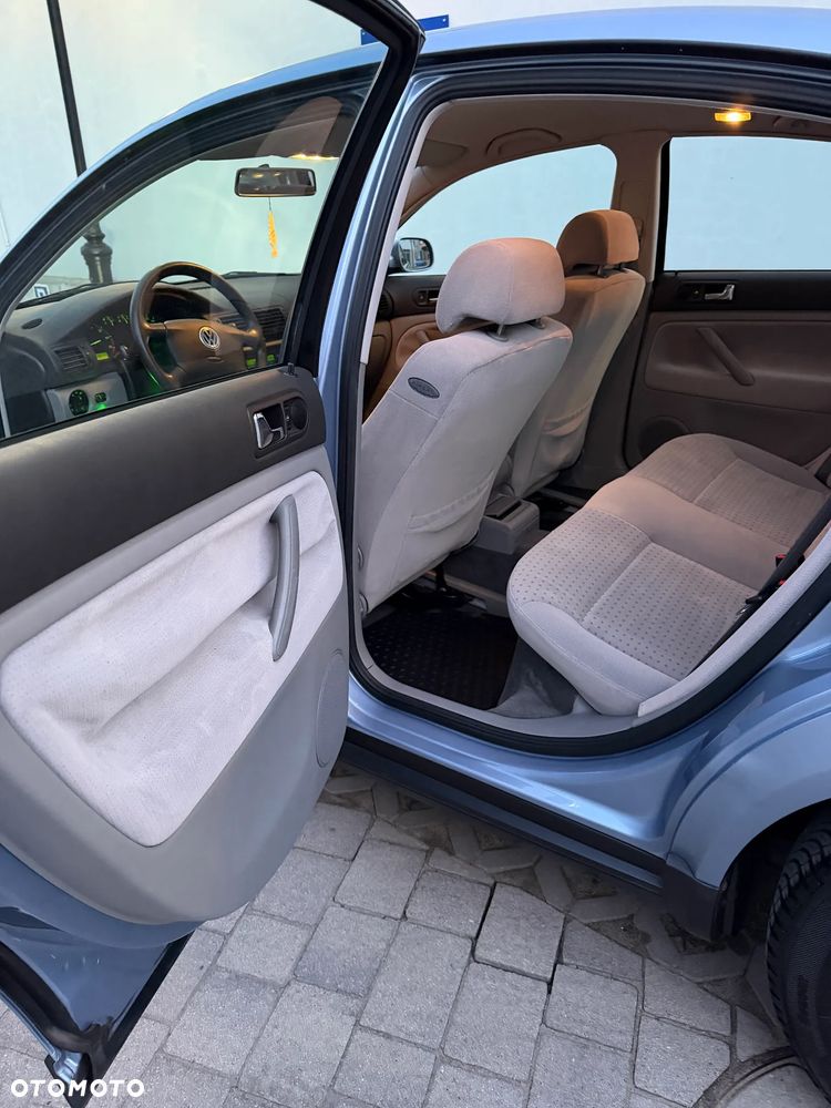 Volkswagen Passat - 12