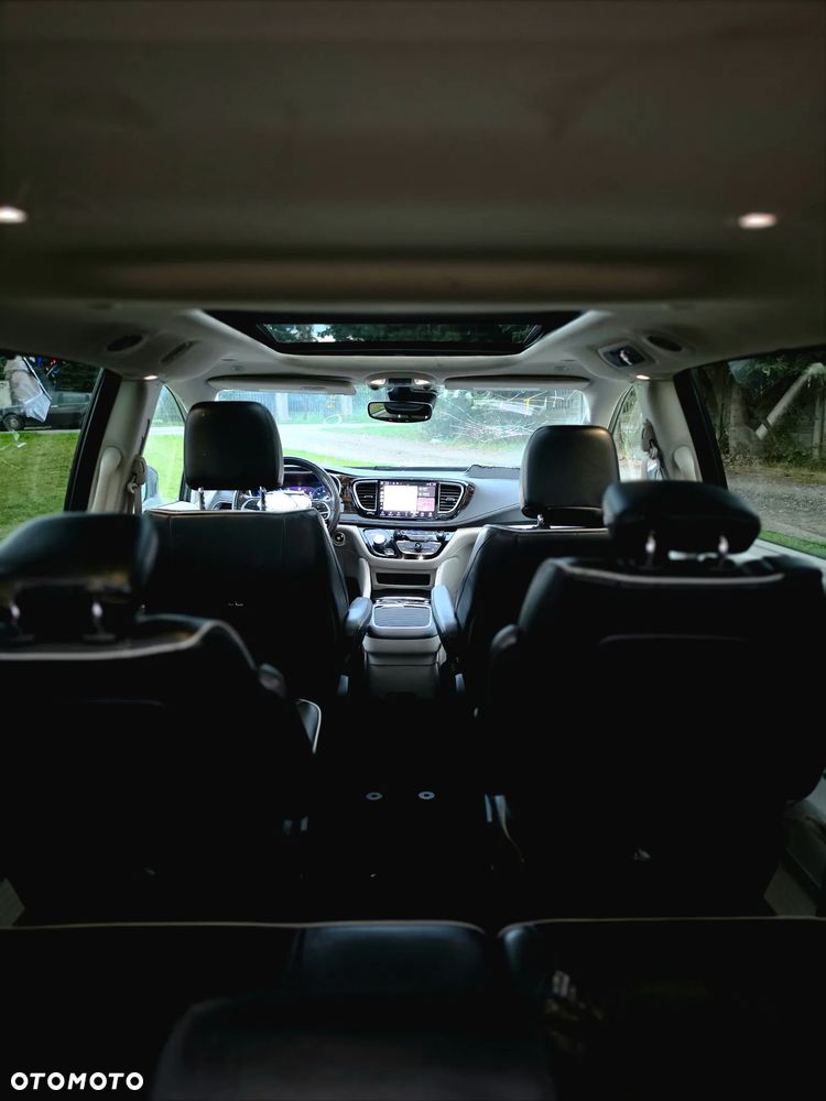 Chrysler Pacifica - 16