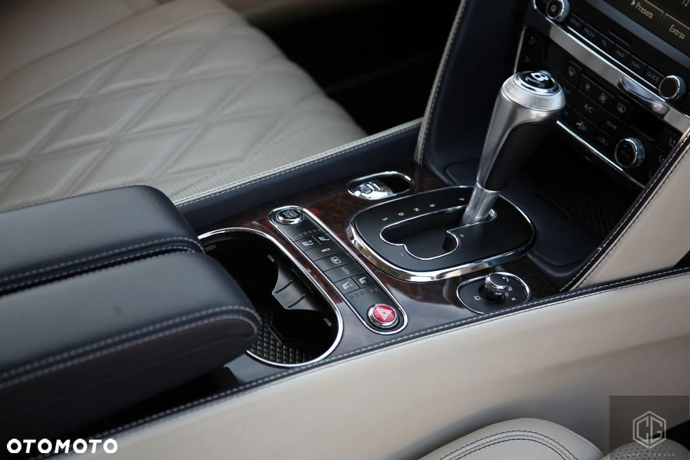 Bentley Flying Spur W12 - 36