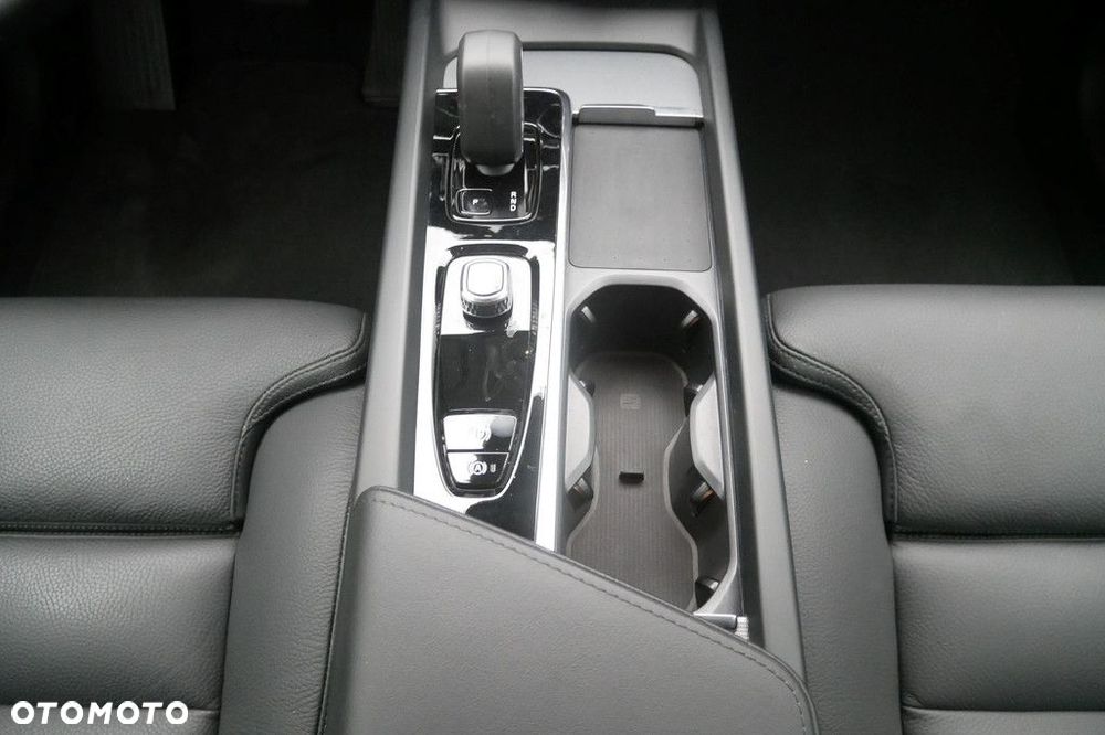 Volvo XC 60 B5 B AWD Plus Bright - 11