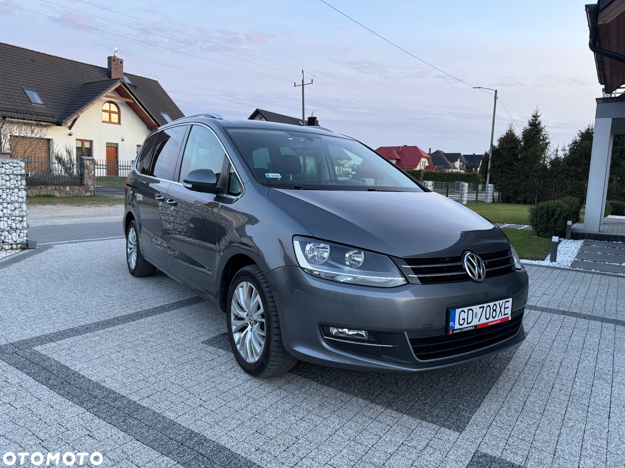 Volkswagen Sharan 2.0 TDI Highline DSG - 2