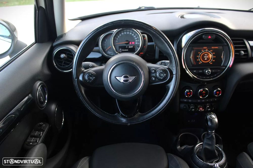 MINI 5 Portas Cooper D Auto - 13