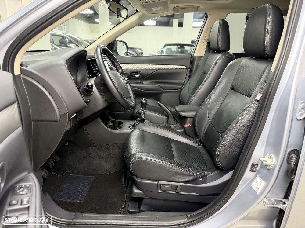 Mitsubishi Outlander 2.2 DI-D Intense - 15