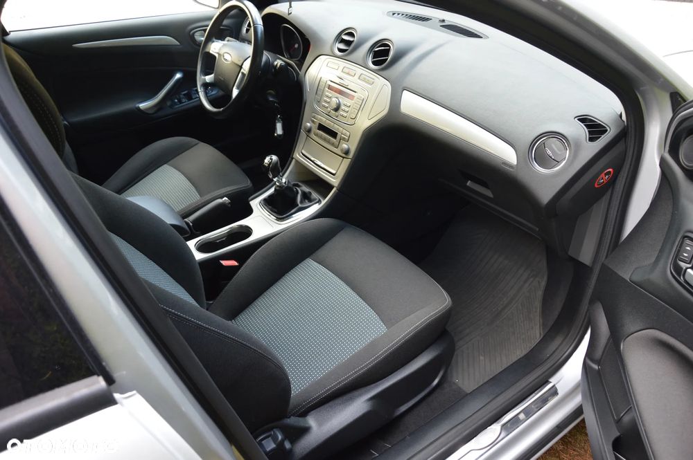 Ford Mondeo - 26