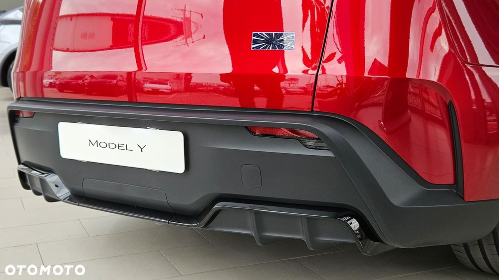 Tesla Model Y - 8