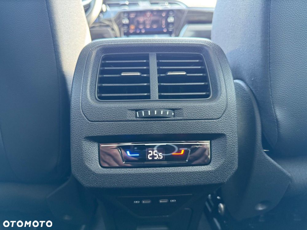 Volkswagen Touran - 12