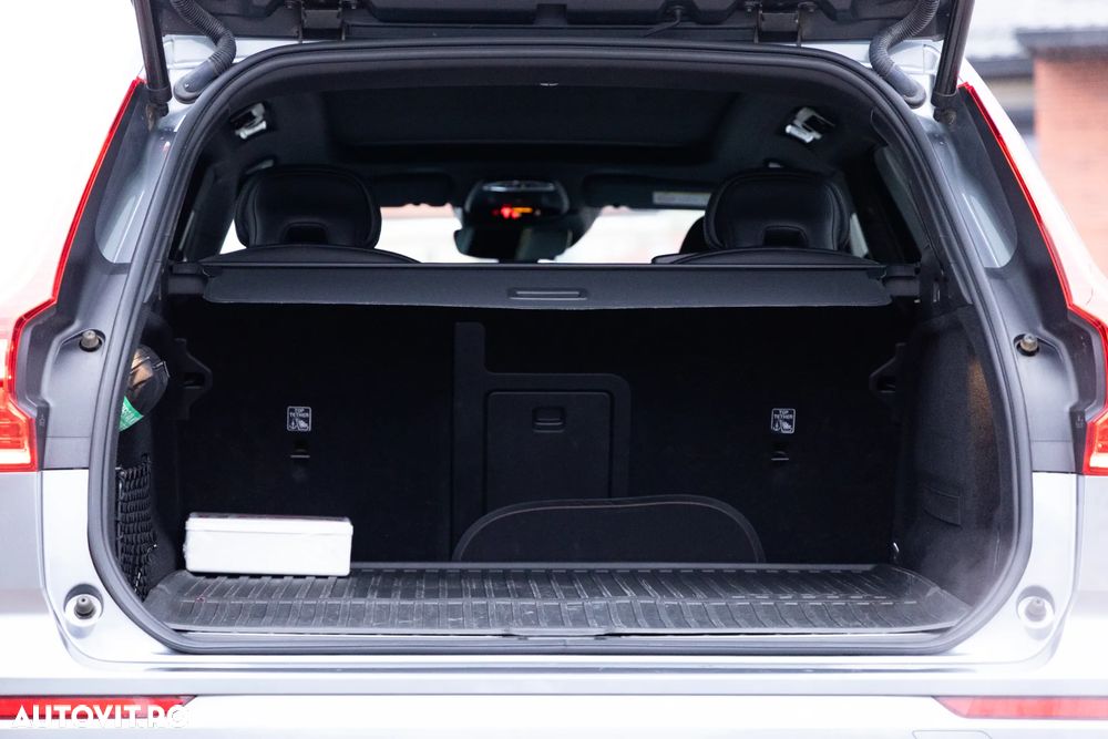 Volvo XC 60 Recharge T8 Twin Engine eAWD R-Design - 22