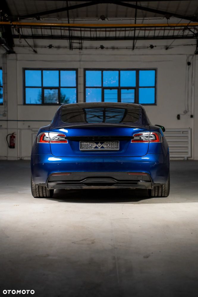 Tesla Model S - 8