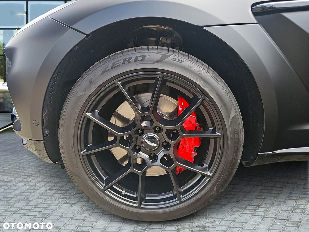 Aston Martin DBX - 4