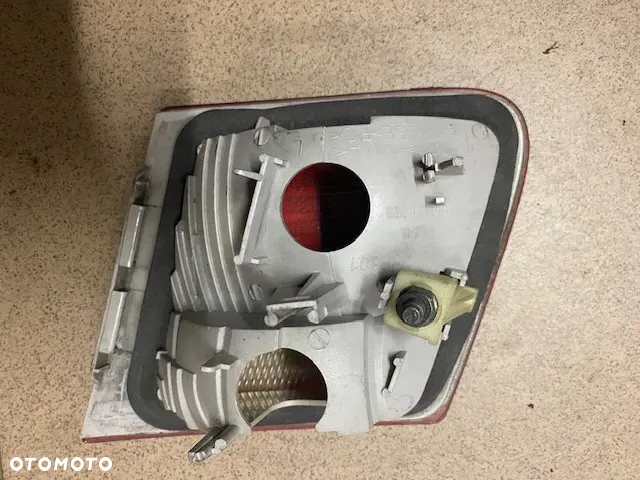 LAMPA TYŁ LEWA W KLAPĘ BMW E46 KOMBI 8368759 - 2