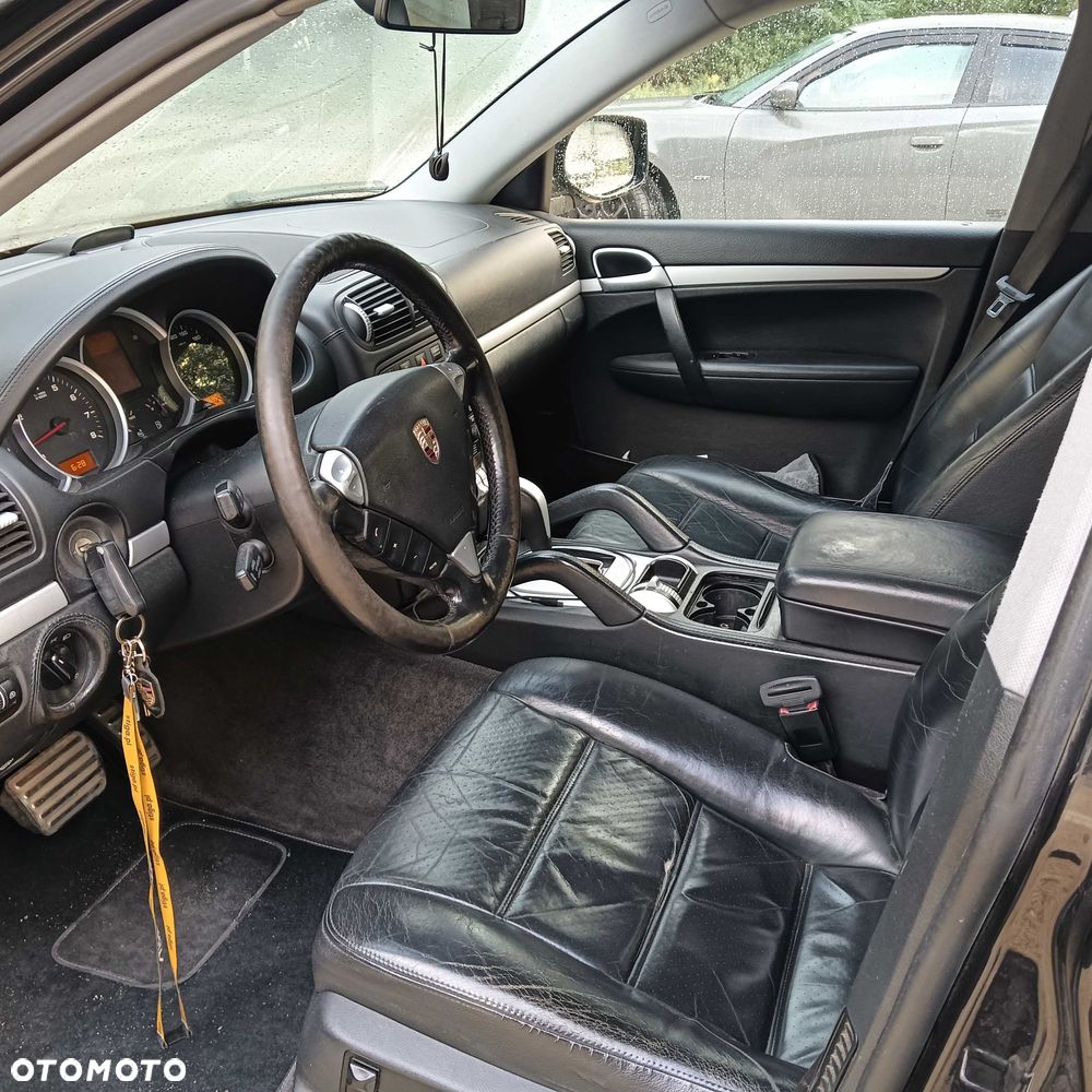 Porsche Cayenne - 4