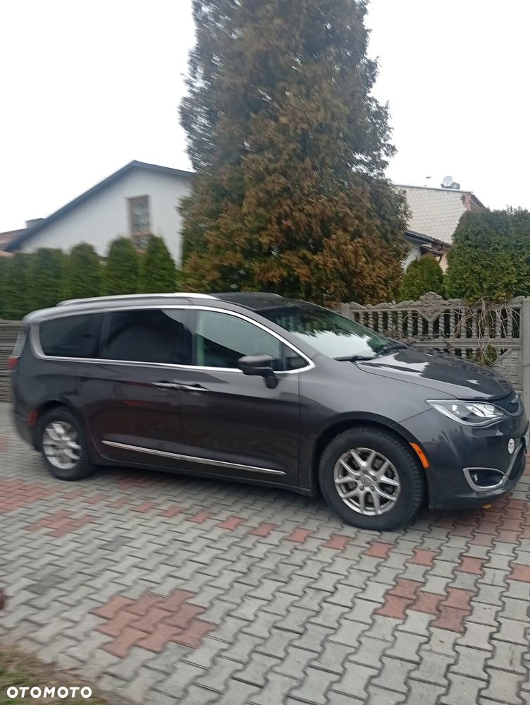 Chrysler Pacifica - 7