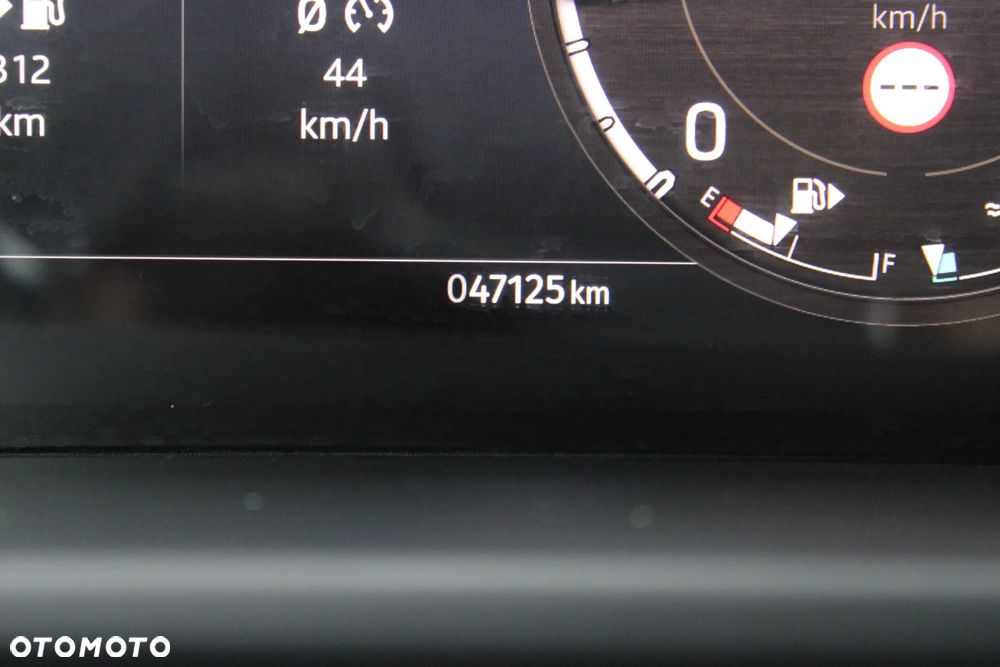 Land Rover Defender - 36