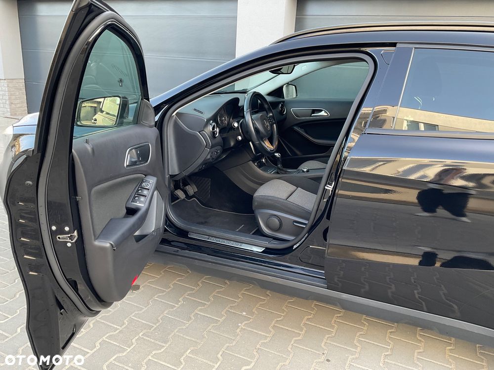 Mercedes-Benz GLA 180 - 14