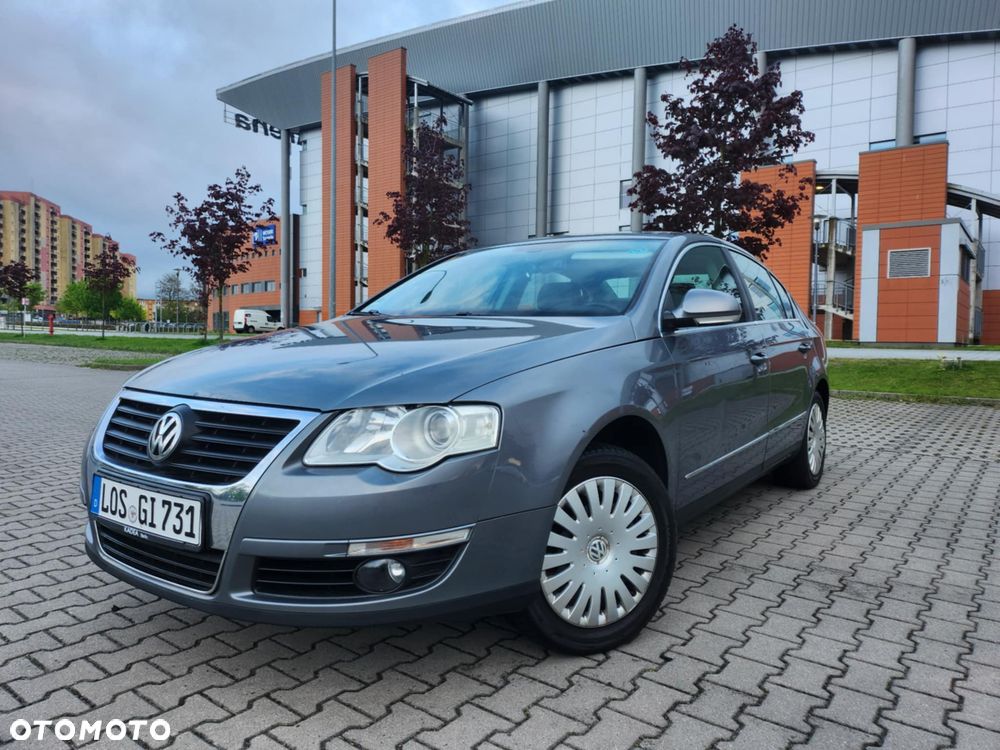 Volkswagen Passat - 1