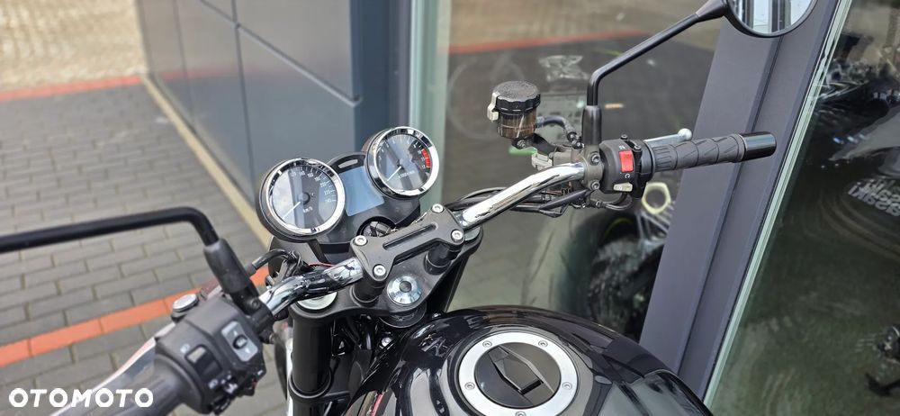 Kawasaki Z 900 RS - 34