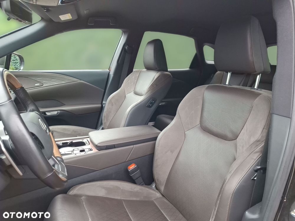 Lexus RX 450h+ Omotenashi - 10