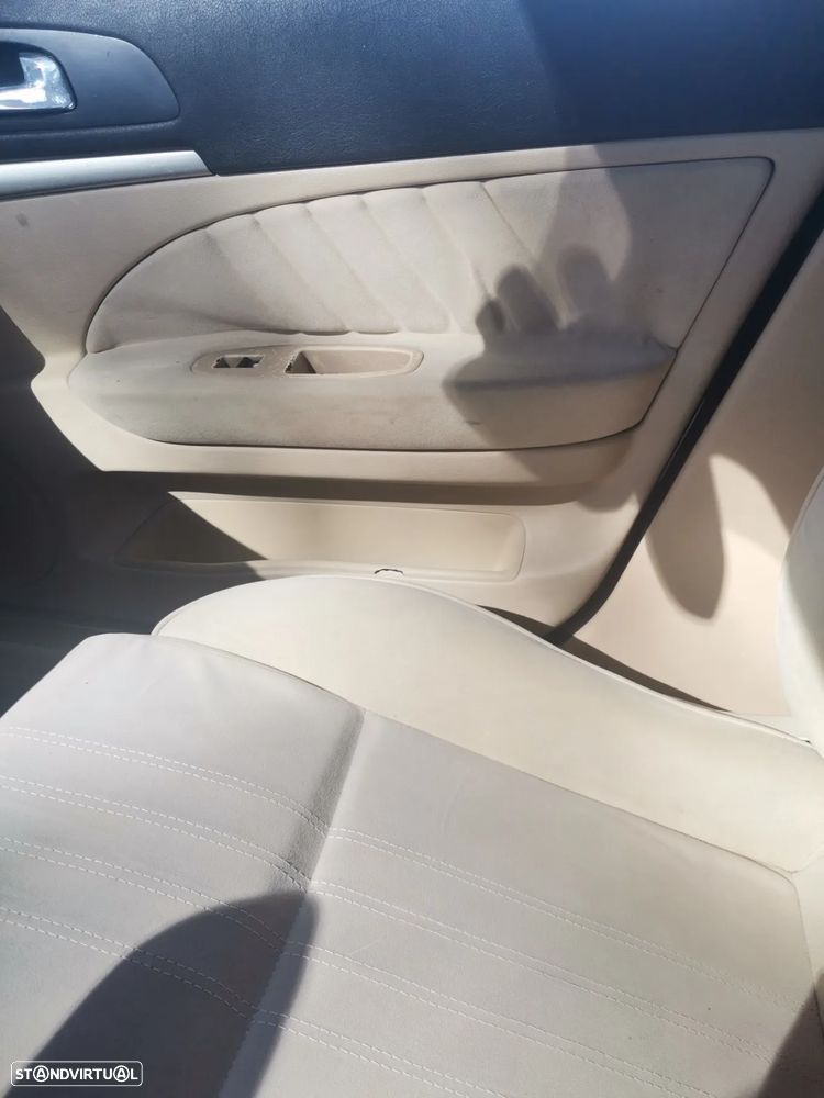 Alfa Romeo 159 Sportwagon 1.9 JTDm 16V - 9