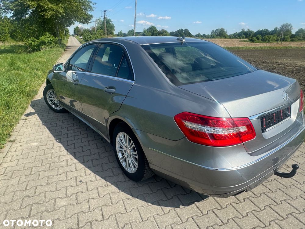 Mercedes-Benz Klasa E 250 BlueEFFICIENCY 7G-TRONIC Elegance - 8
