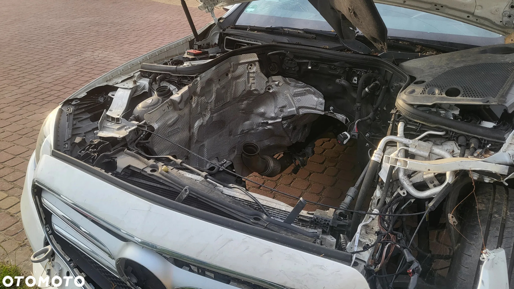 Mercedes-Benz Klasa E 220 d 4Matic T 9G-TRONIC - 22