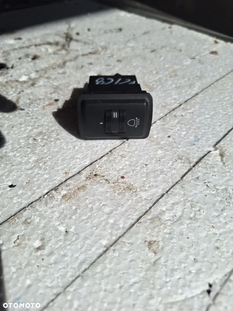 przełącznik regulacji oświetlenia A4 B5 8D0941301C   (82/21) - 2