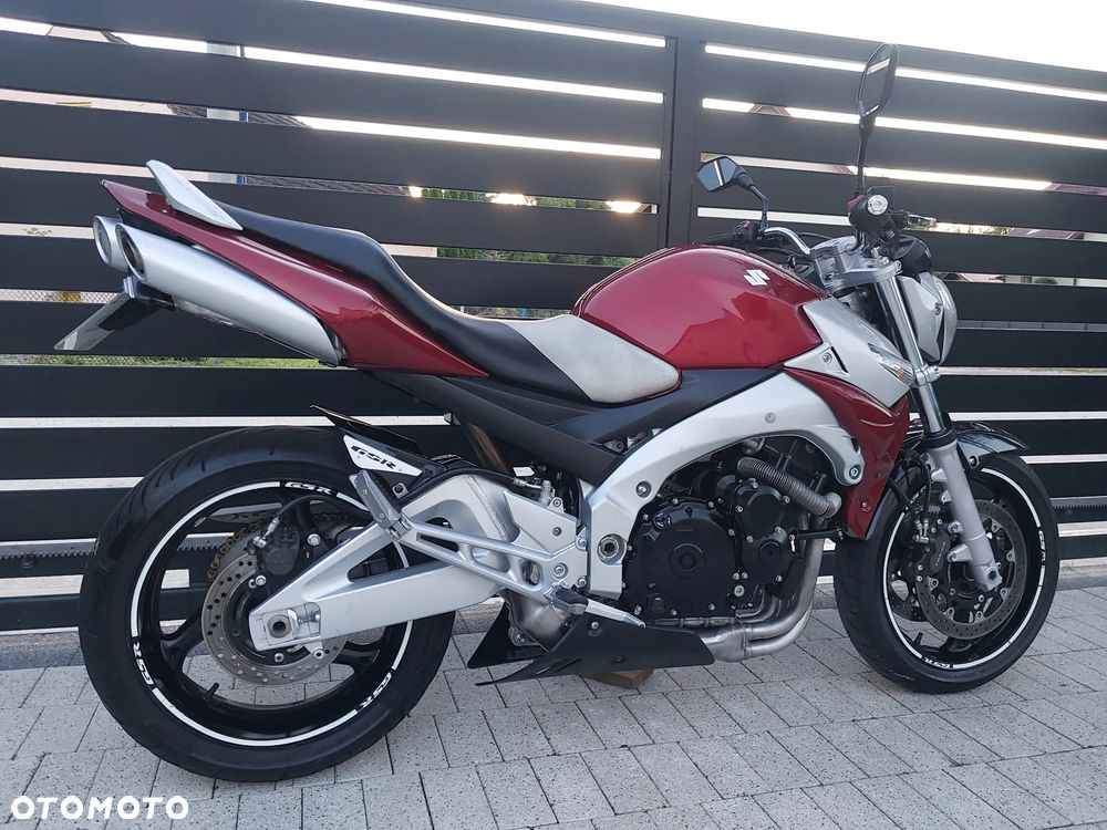 Suzuki GSR - 4