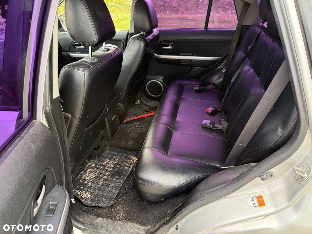 Suzuki Grand Vitara 2.0 De Luxe - 26