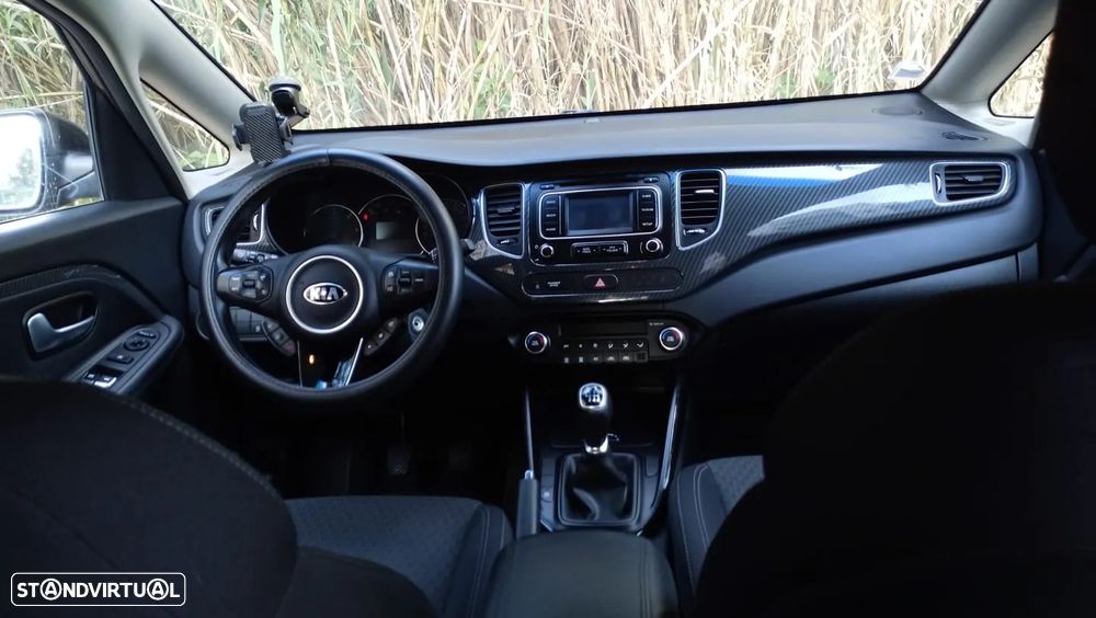 Kia Carens 1.7 CRDi ISG EX - 23