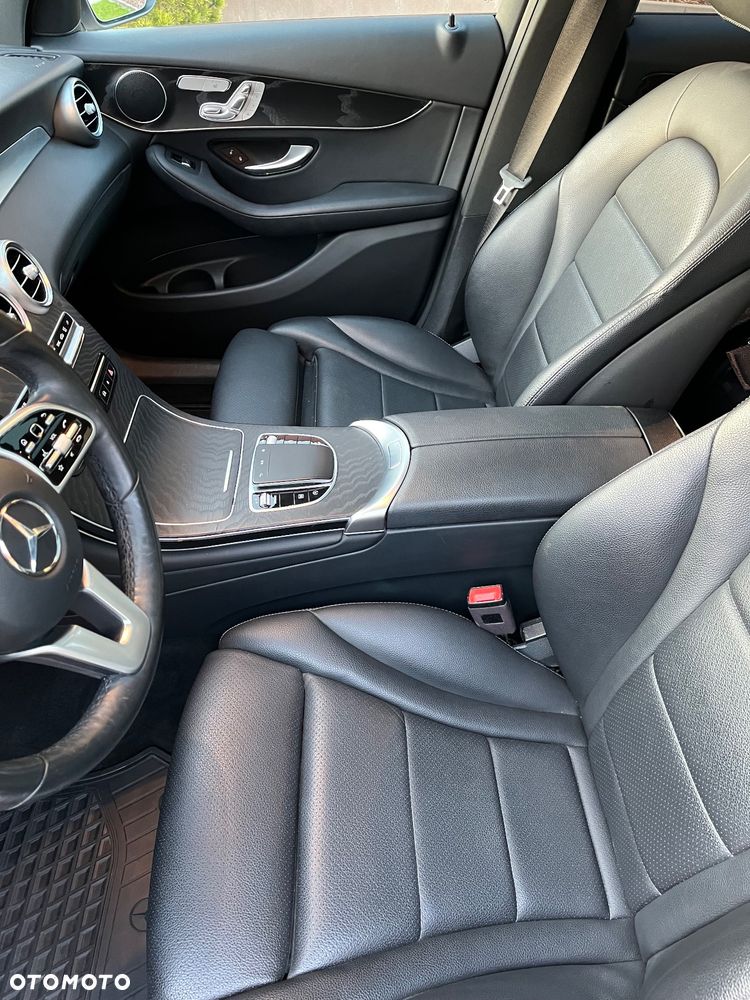 Mercedes-Benz GLC 300 4Matic 9G-TRONIC AMG Line - 23